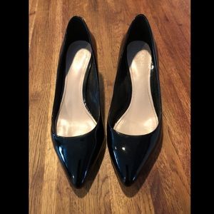 Vince Camuto Gently Used Vicky Black Patent Pump